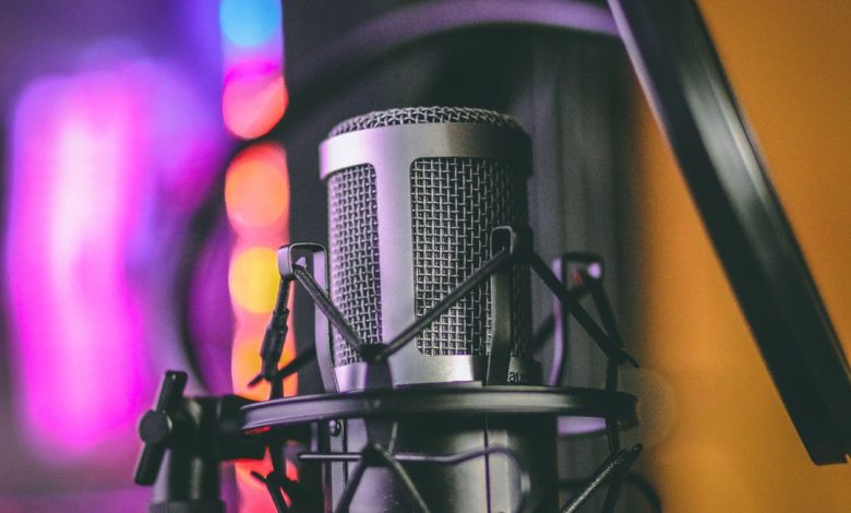 How to Start a Podcast With No Audience in 7 Easy Steps