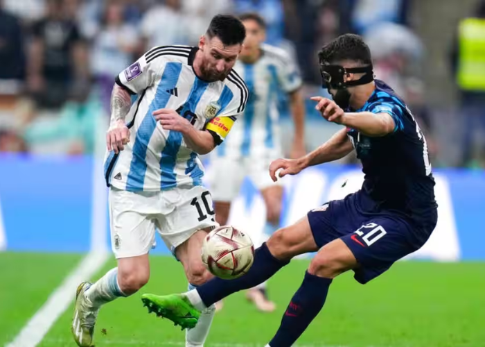 Messi Turf 100